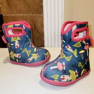 BOGS Bloom Velcro Fairy Mushroom All Over Print Pull On Mud Outdoor Boots Sz 4